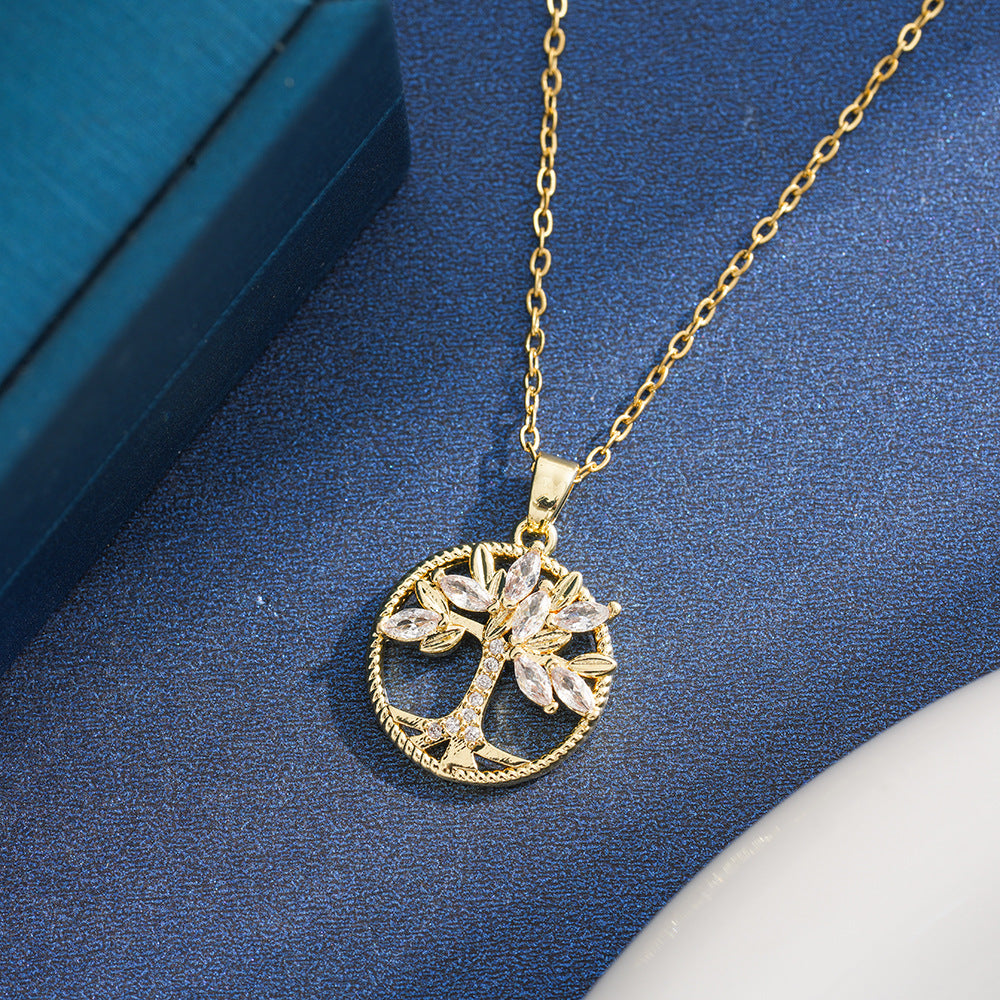 Europe And America Love Hollow Rose Necklace – view 2
