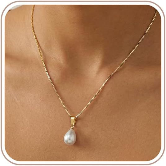 Versatile Minimalist Clavicle Chain With A Niche Design-forward Aesthetic – view 2