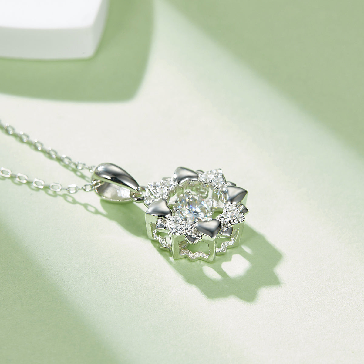 0.5ct Moissanite Flower Pendant Necklace – S925 Platinum Plated – view 4