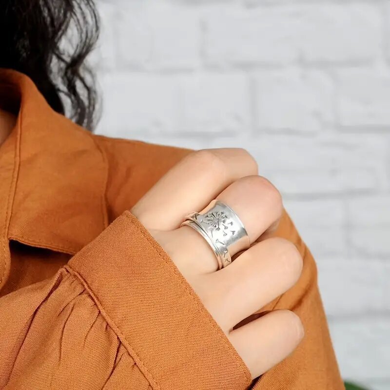 Carved Dandelion Ring Simple Stylish And Botanical – view 2