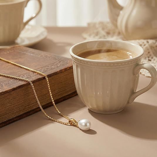 Versatile Minimalist Clavicle Chain With A Niche Design-forward Aesthetic – view 4