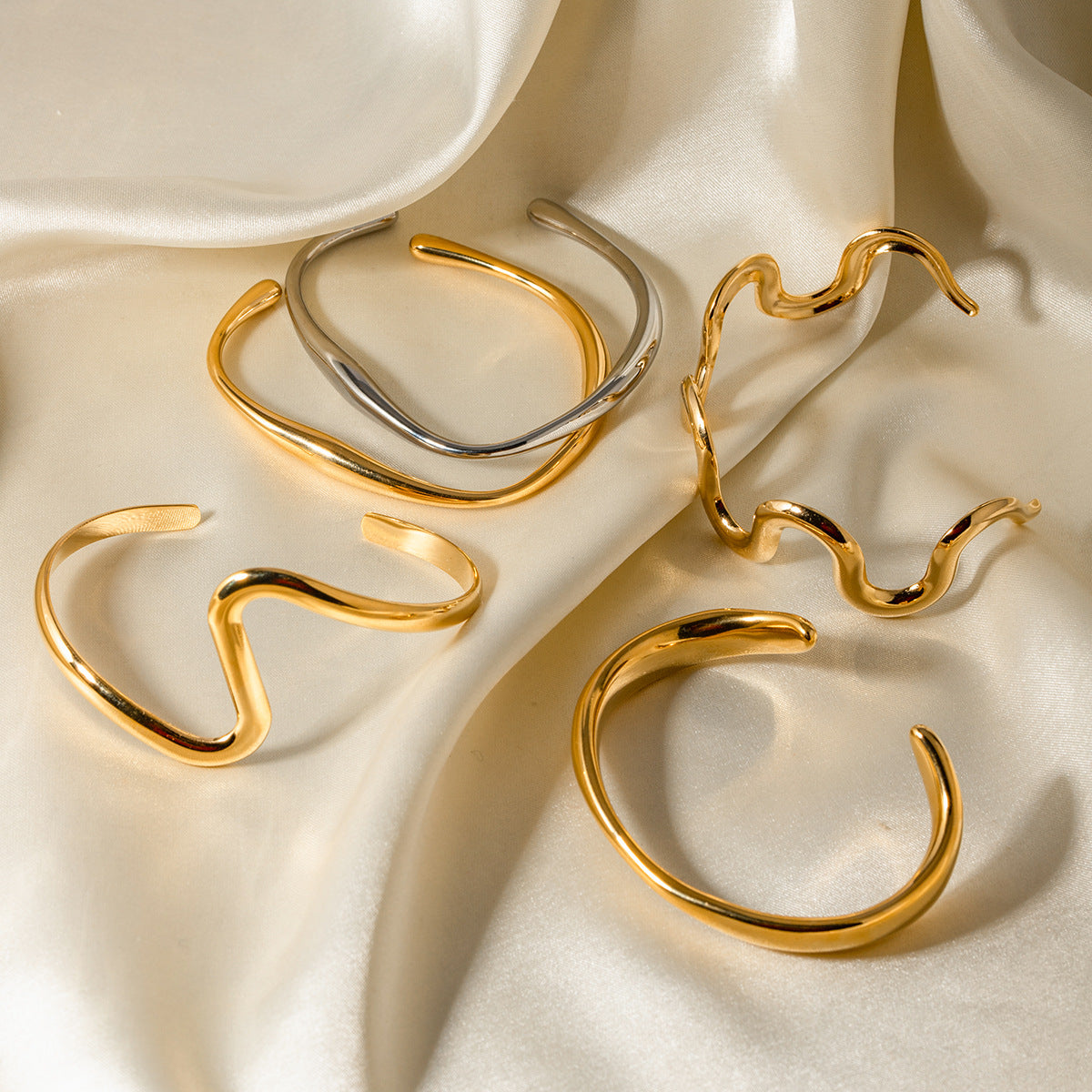 18K Gold Stainless Steel Wave Pull-out Necklace – view 3
