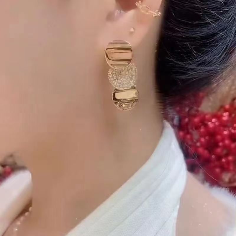 Round Metal Slice Earrings – Elegant Premium Finish – view 4