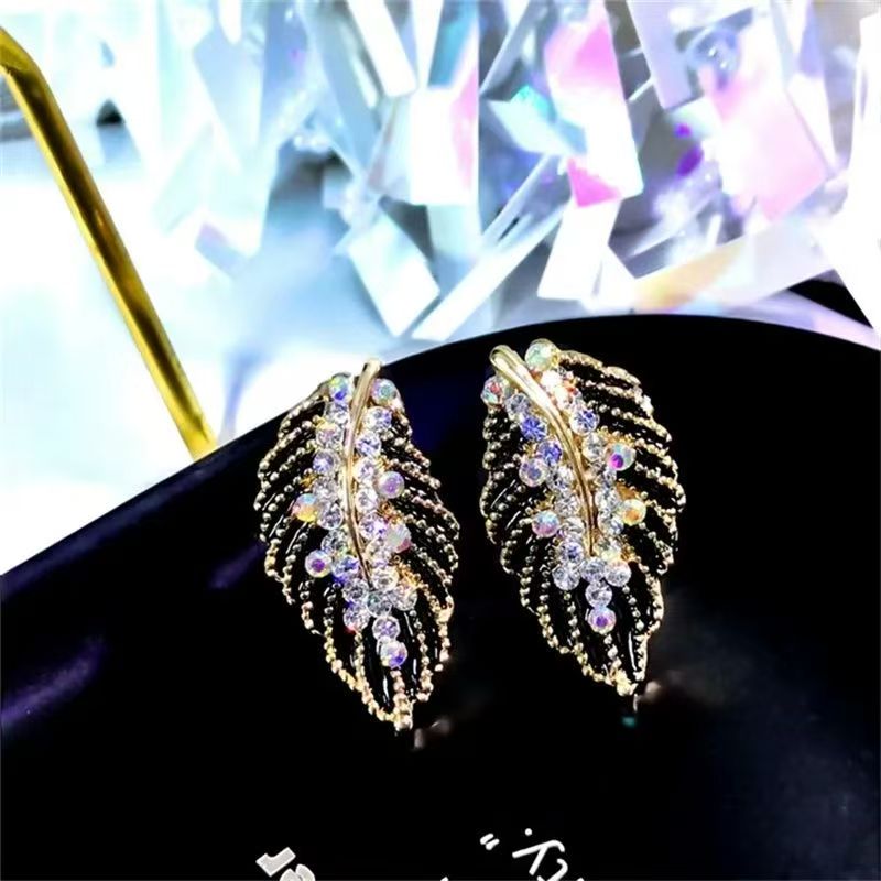 Black Leaf Zircon Inlay Earrings – Retro Geometric