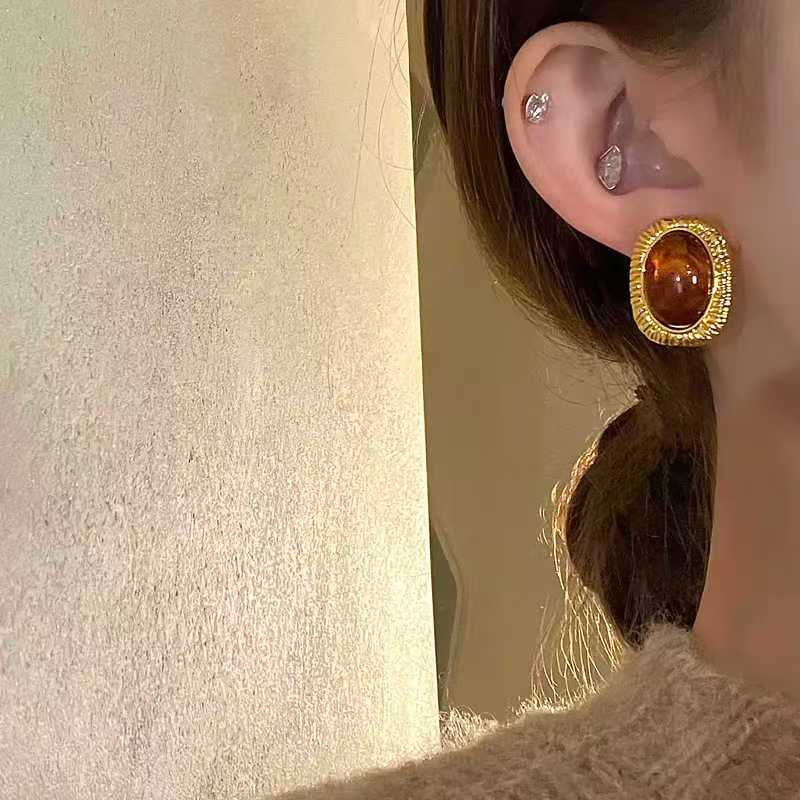 French Retro Square Amber Earrings – Minimalist – view 4