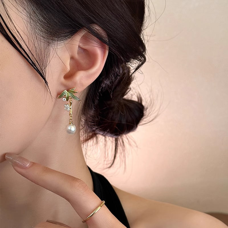 Minimalist Spiral Ear Clip – No Piercing Required – view 2