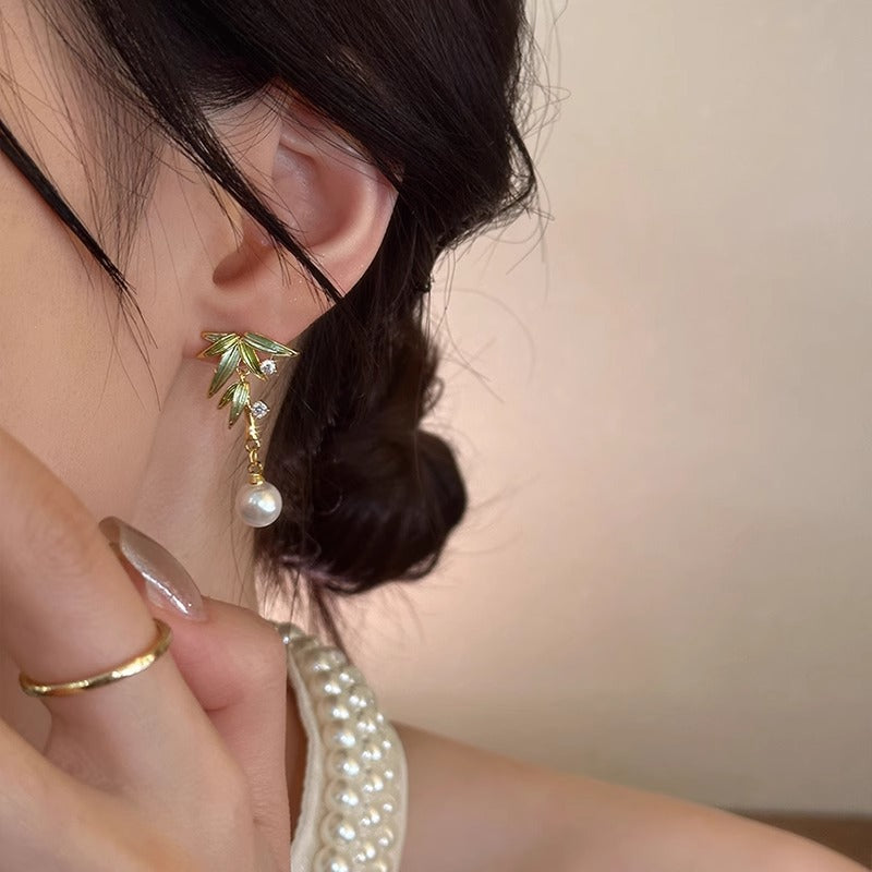 Minimalist Spiral Ear Clip – No Piercing Required – view 4