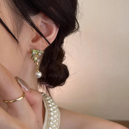 Minimalist Spiral Ear Clip – No Piercing Required – view 4