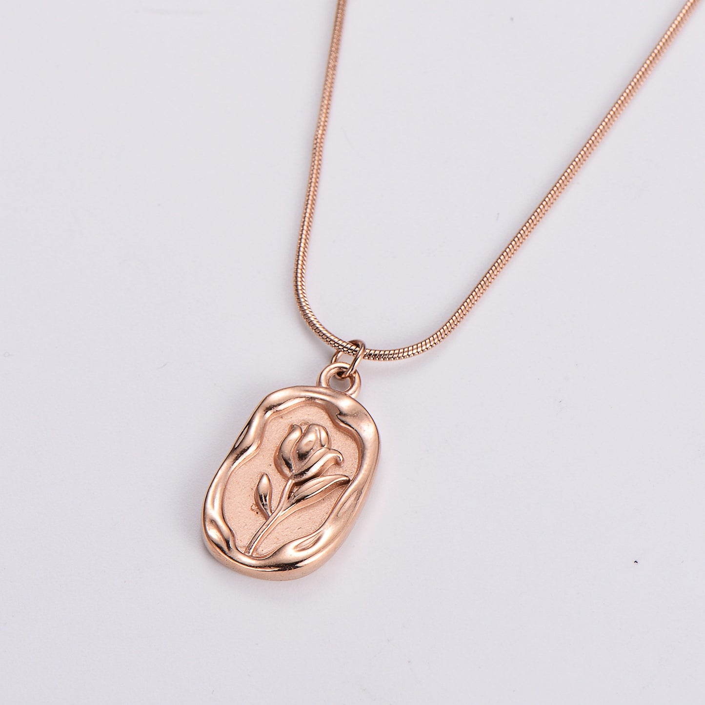 Tulip Snake Chain Necklace – Gold Titanium Steel – view 11