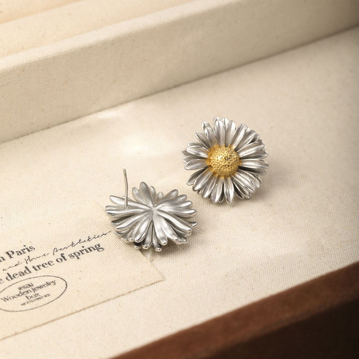 Floral Earrings Elegant And Professional With A High-end Vibe – view 4