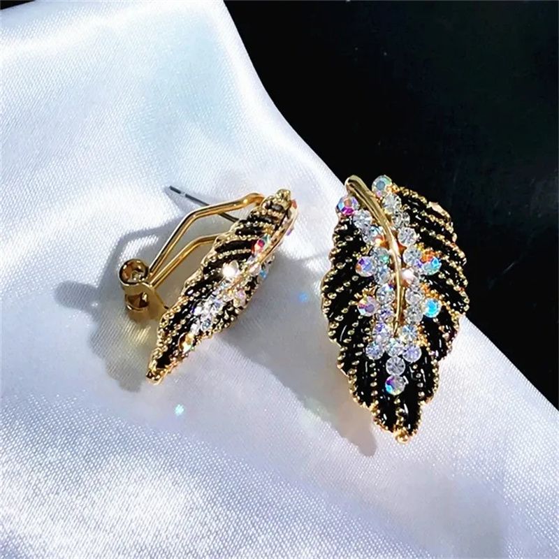 Black Leaf Zircon Inlay Earrings – Retro Geometric – view 5