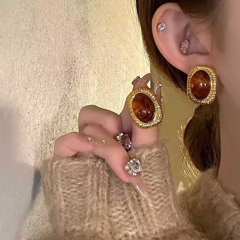 French Retro Square Amber Earrings – Minimalist – view 5