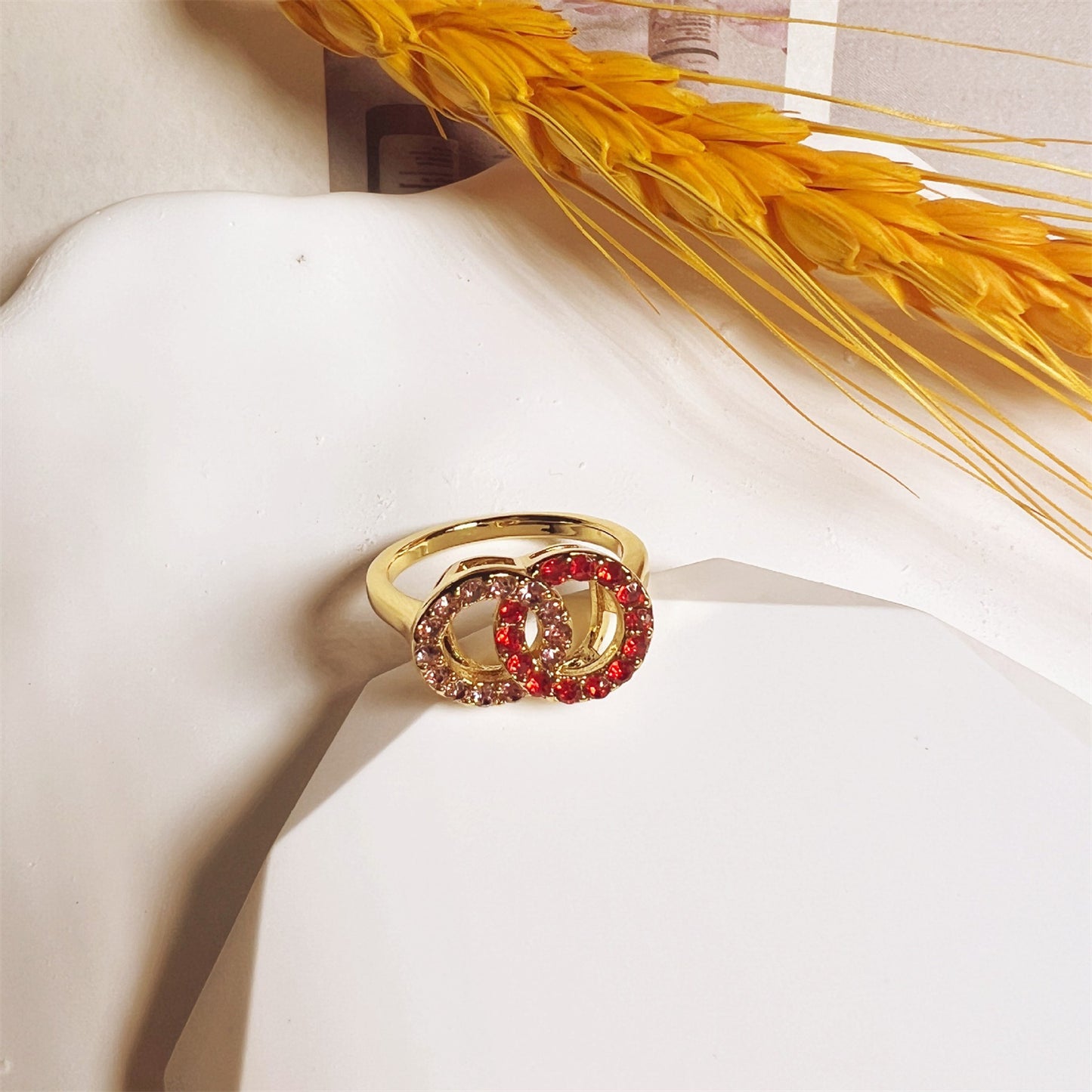 Interlocking Double-ring Simple Ring – view 3