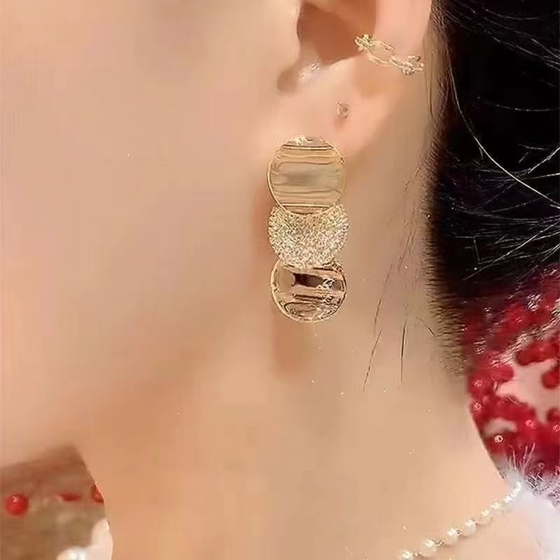Round Metal Slice Earrings – Elegant Premium Finish – view 3