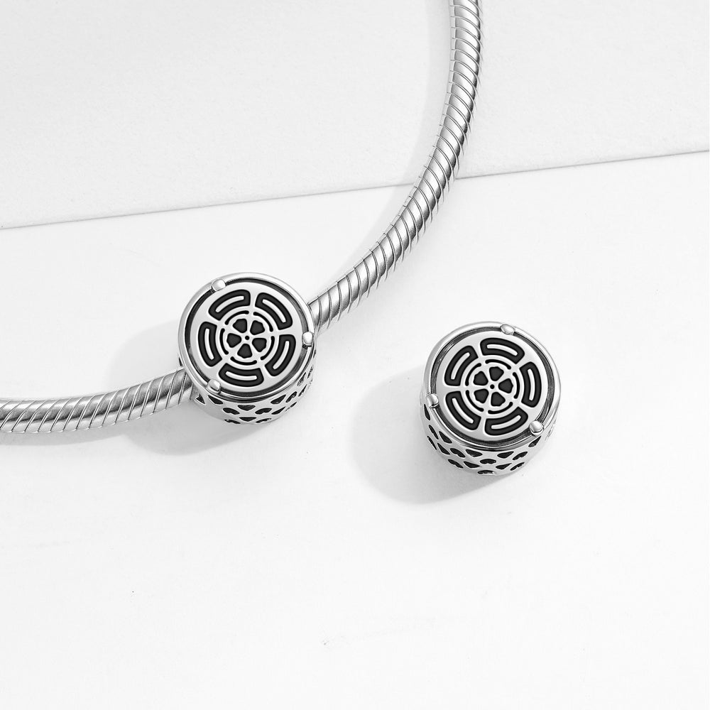 Oda-Attributed Japanese Crest Charm – 925 Sterling Silver – view 2
