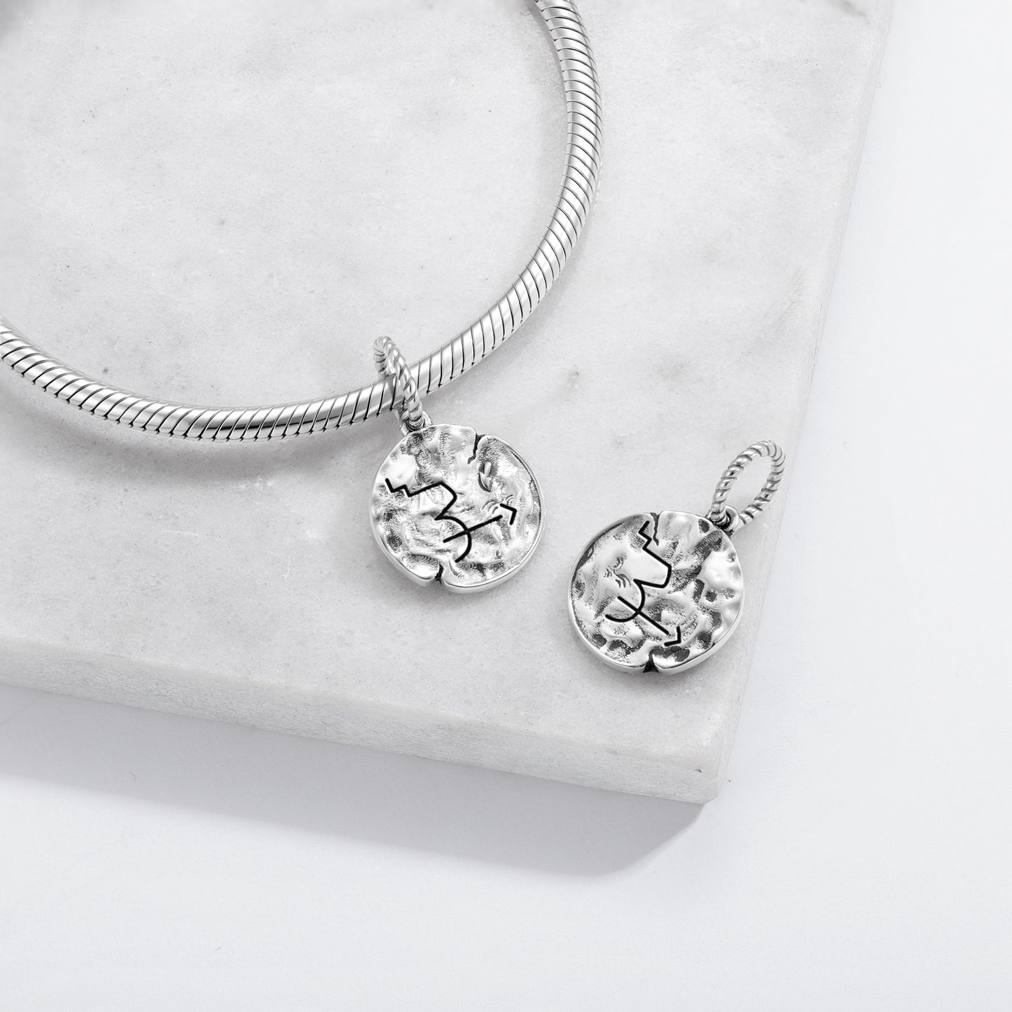 HANG SENG DOR Symbol Dangle Charm – 925 Sterling Silver – view 2