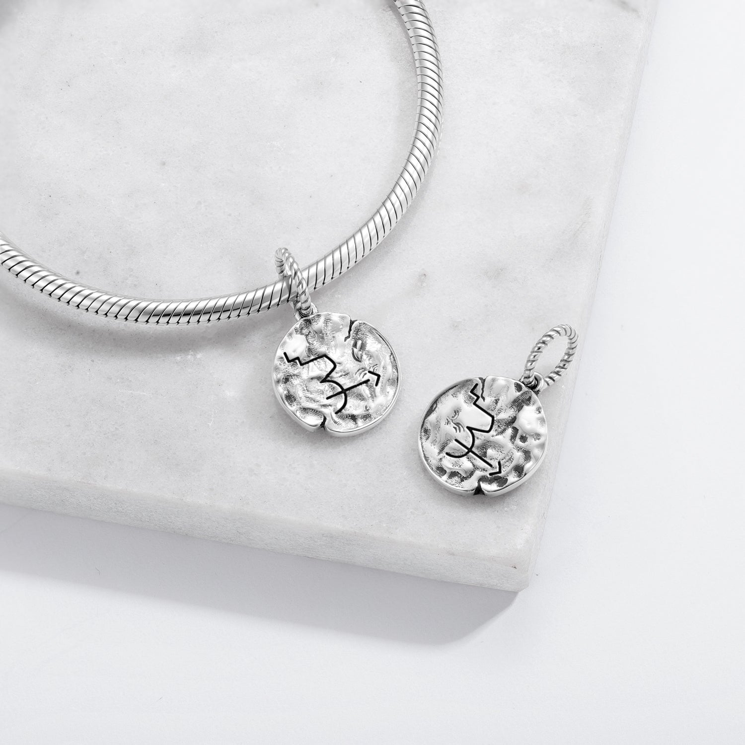 HANG SENG DOR Symbol Dangle Charm – 925 Sterling Silver – view 2