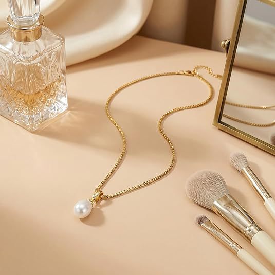 Versatile Minimalist Clavicle Chain With A Niche Design-forward Aesthetic – view 5
