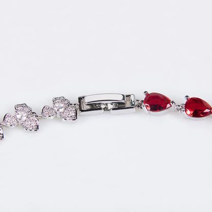 Coloured Statement red set – clasp close-up