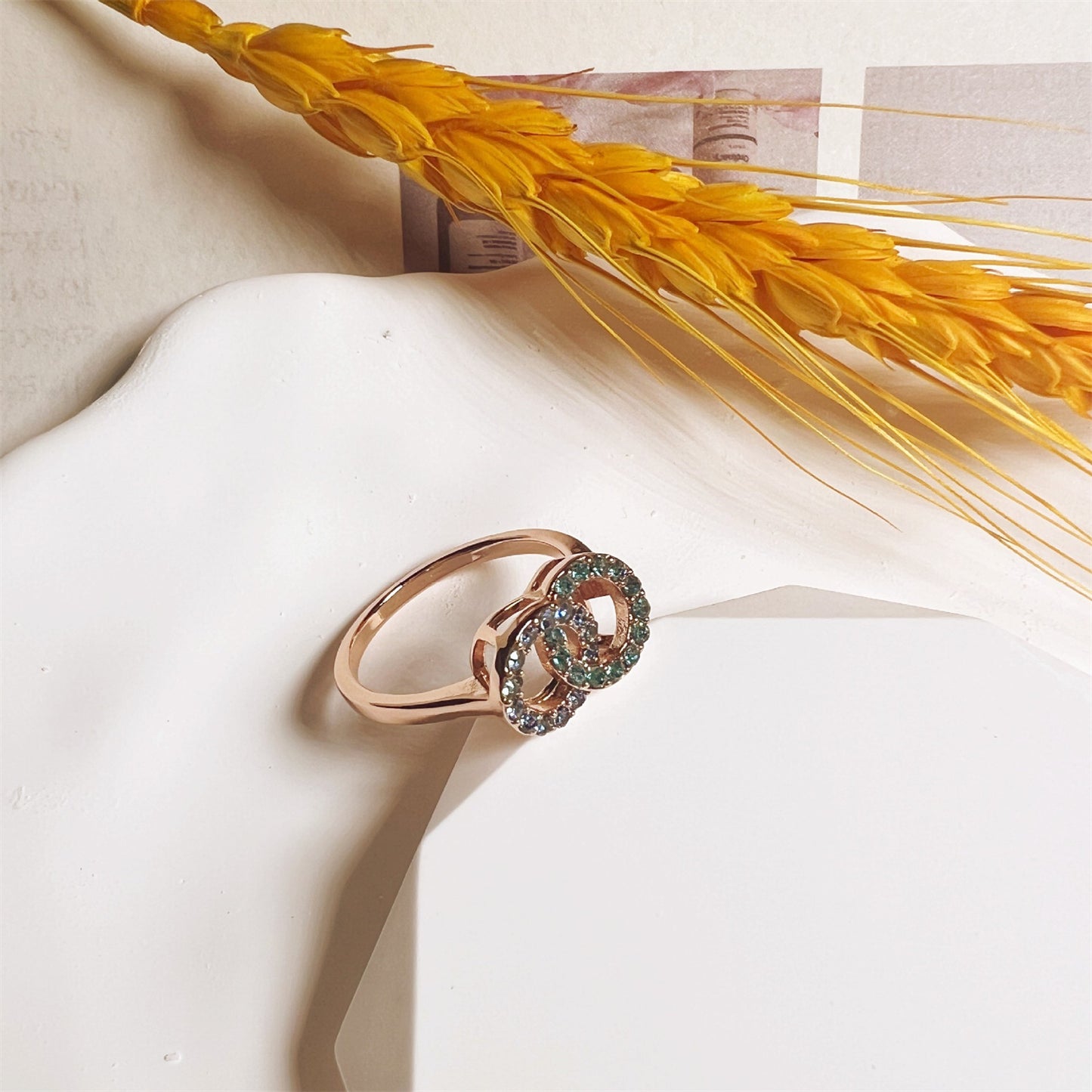 Interlocking Double-ring Simple Ring – view 4