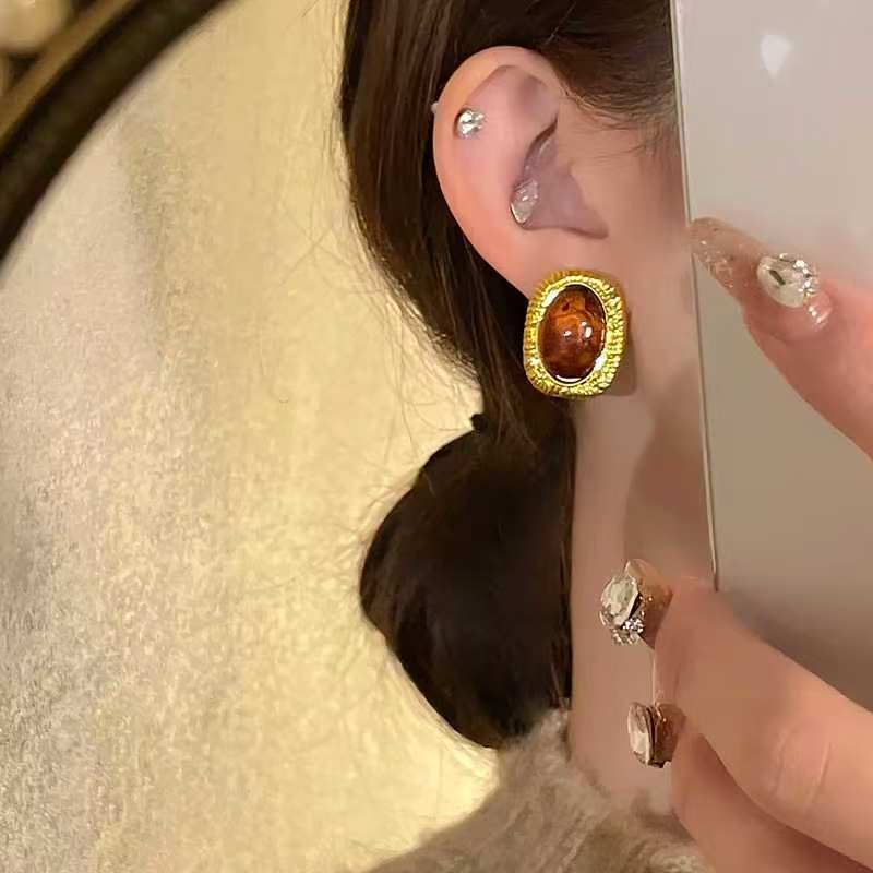 French Retro Square Amber Earrings – Minimalist – view 6