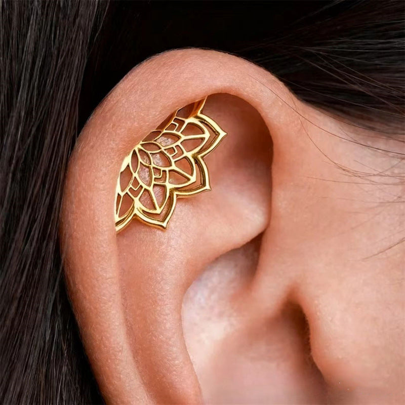 Halloween Horror Gothic Geometric Hollow-out Crescent-shaped Helix Stud – view 3