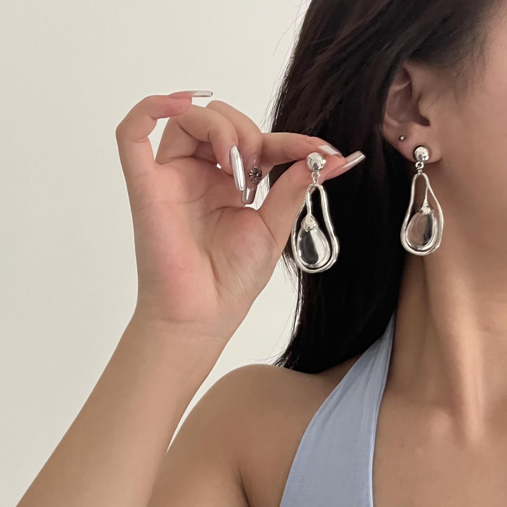 Vintage Hollow Teardrop Earrings – French Style – view 3