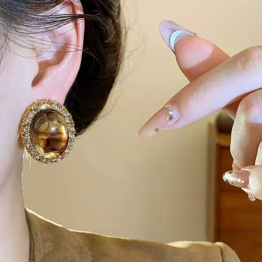 Golden Oval Marbled Resin Earrings – Retro Studs – view 2
