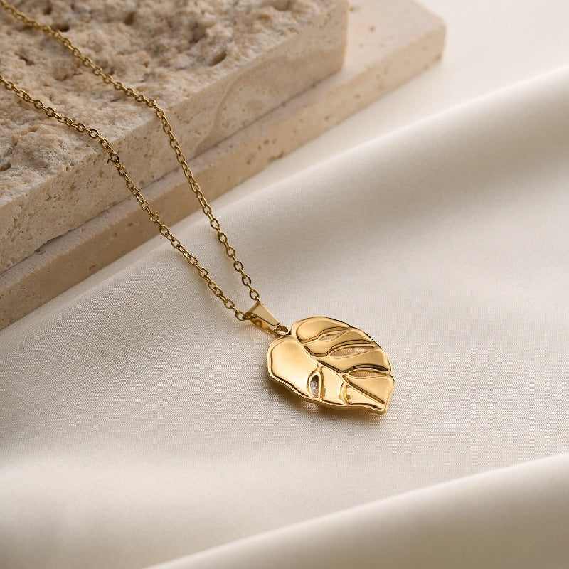 Leaf & Flower Pendant Necklace – 18K Gold Plated Steel – view 2