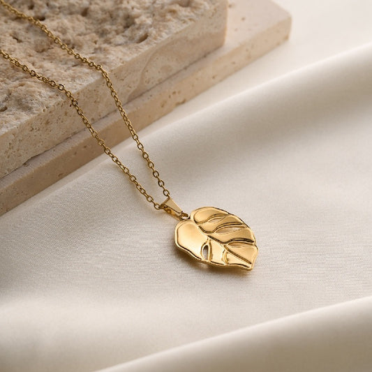 Leaf & Flower Pendant Necklace – 18K Gold Plated Steel – view 2