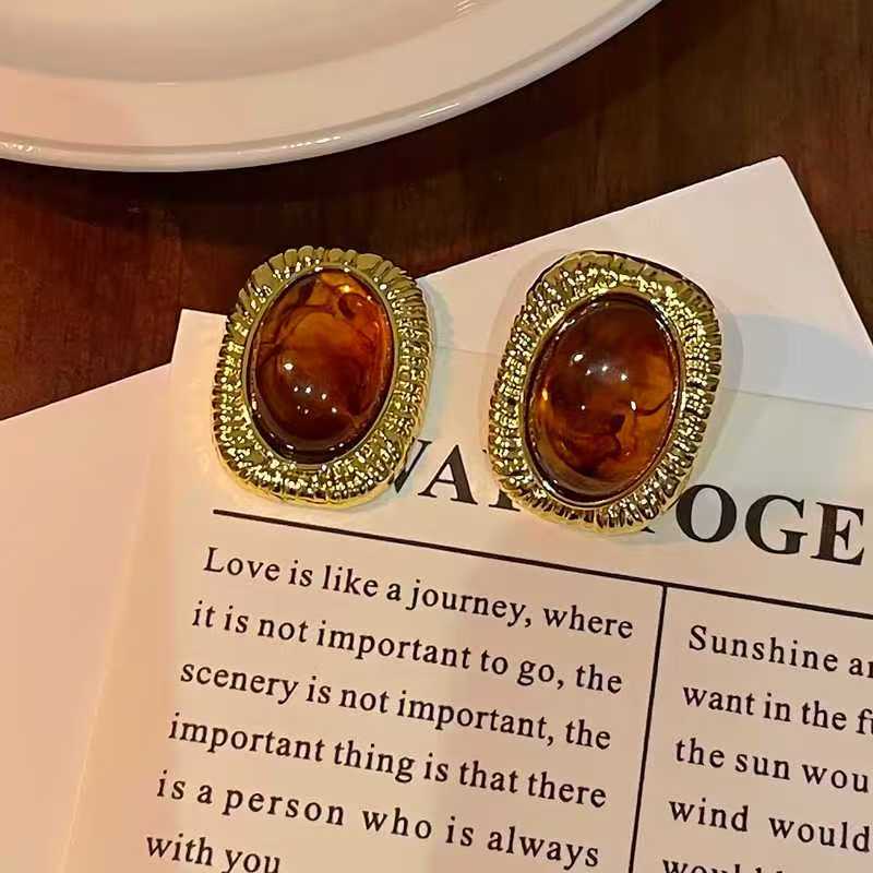 French Retro Square Amber Earrings – Minimalist – view 2