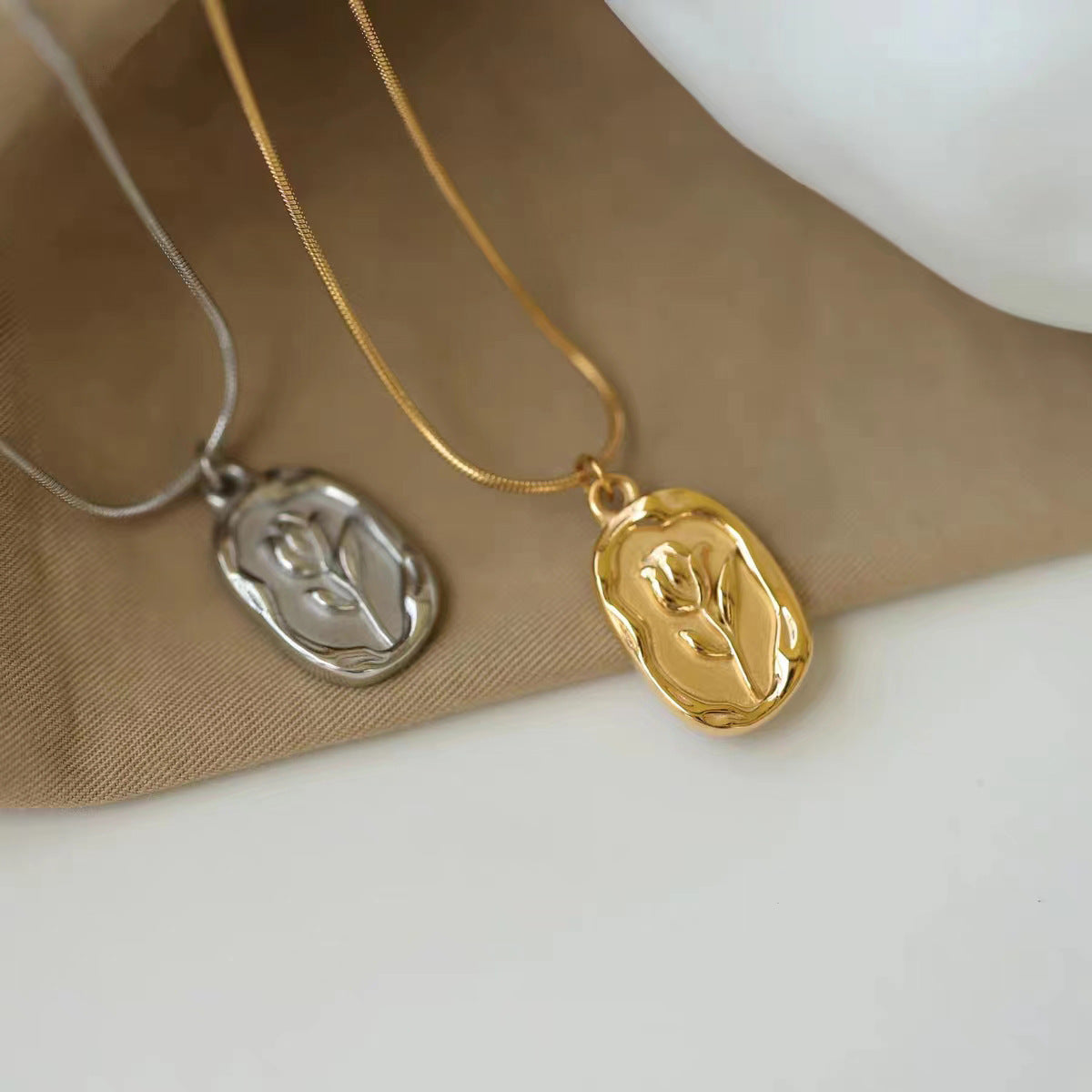 Tulip Snake Chain Necklace – Gold Titanium Steel – view 9