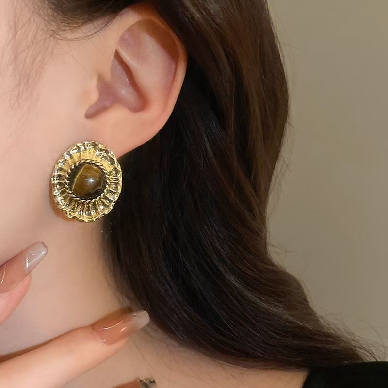 French Retro Square Amber Earrings – Minimalist – view 7