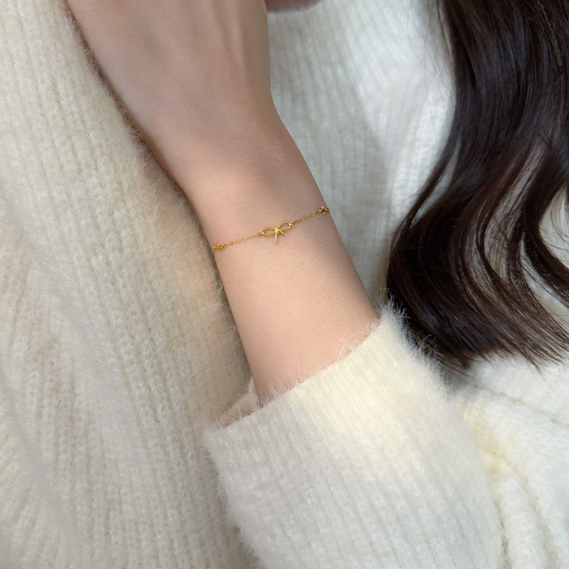 S925 Sterling Silver 18K Gold-plated Bow Bracelet For Women – view 3