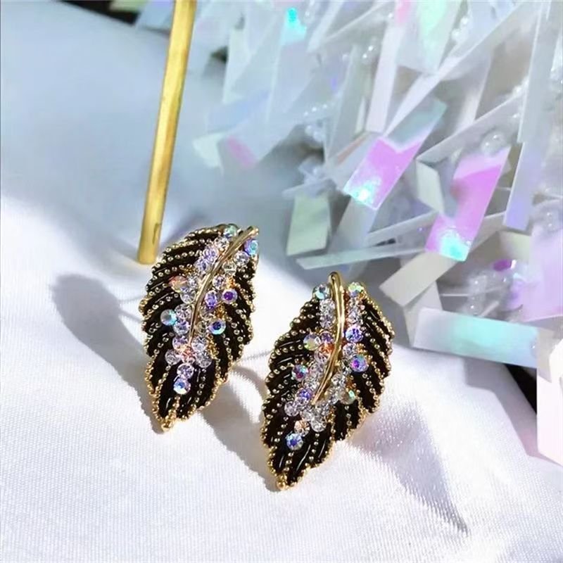 Black Leaf Zircon Inlay Earrings – Retro Geometric – view 3
